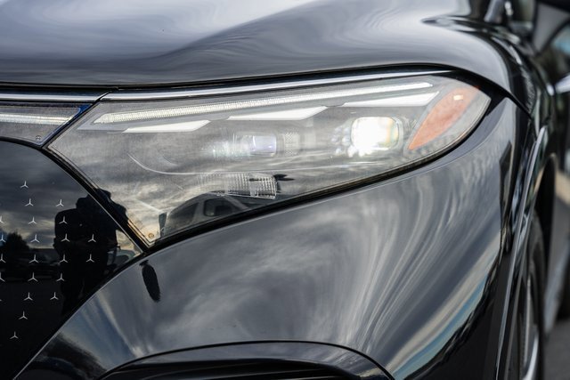 Used 2023 Mercedes-Benz EQS 580 4MATIC SUV image 13