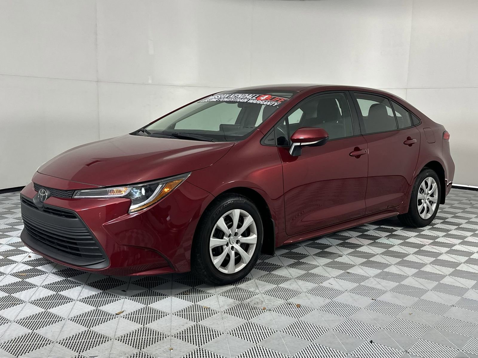 Used 2024 Toyota Corolla LE FWD image 4