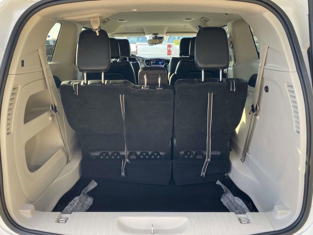Used 2023 Chrysler Pacifica Touring-L image 29