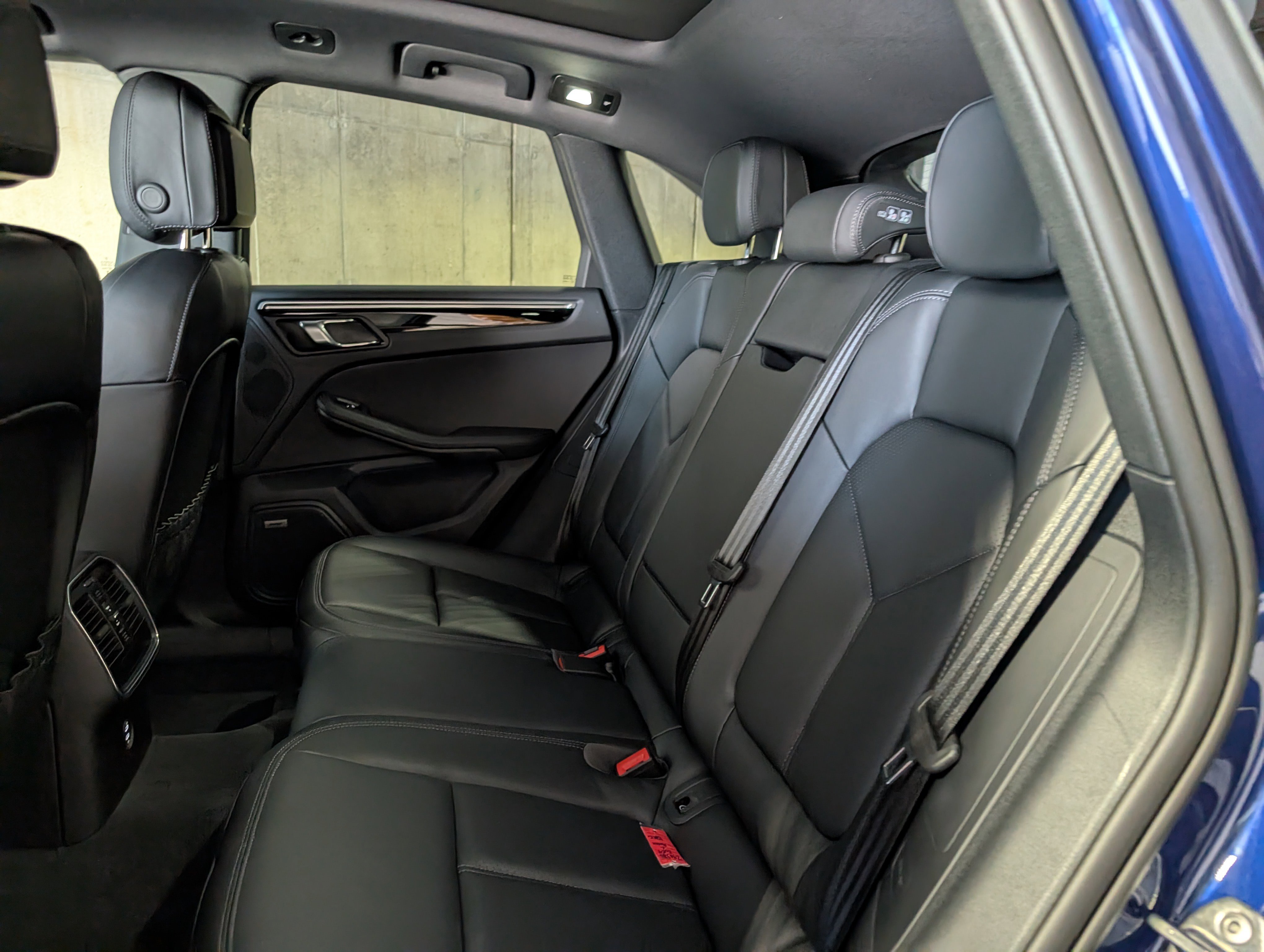 Certified 2024 Porsche Macan image 25