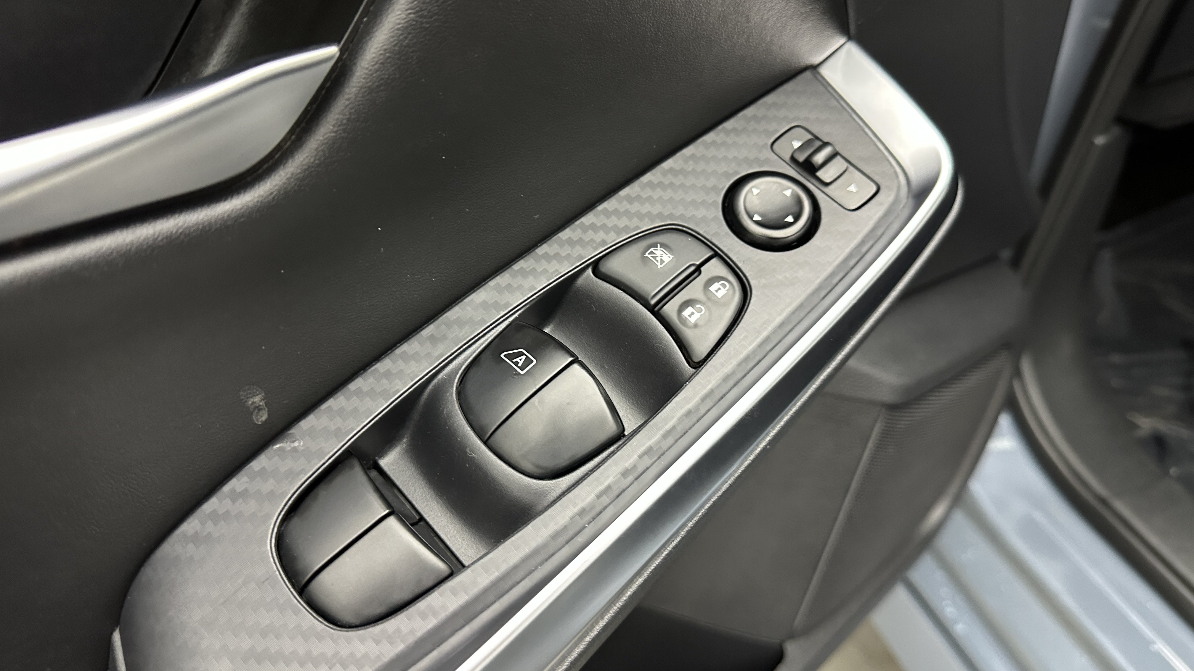 Used 2025 Nissan Sentra SR FWD image 12