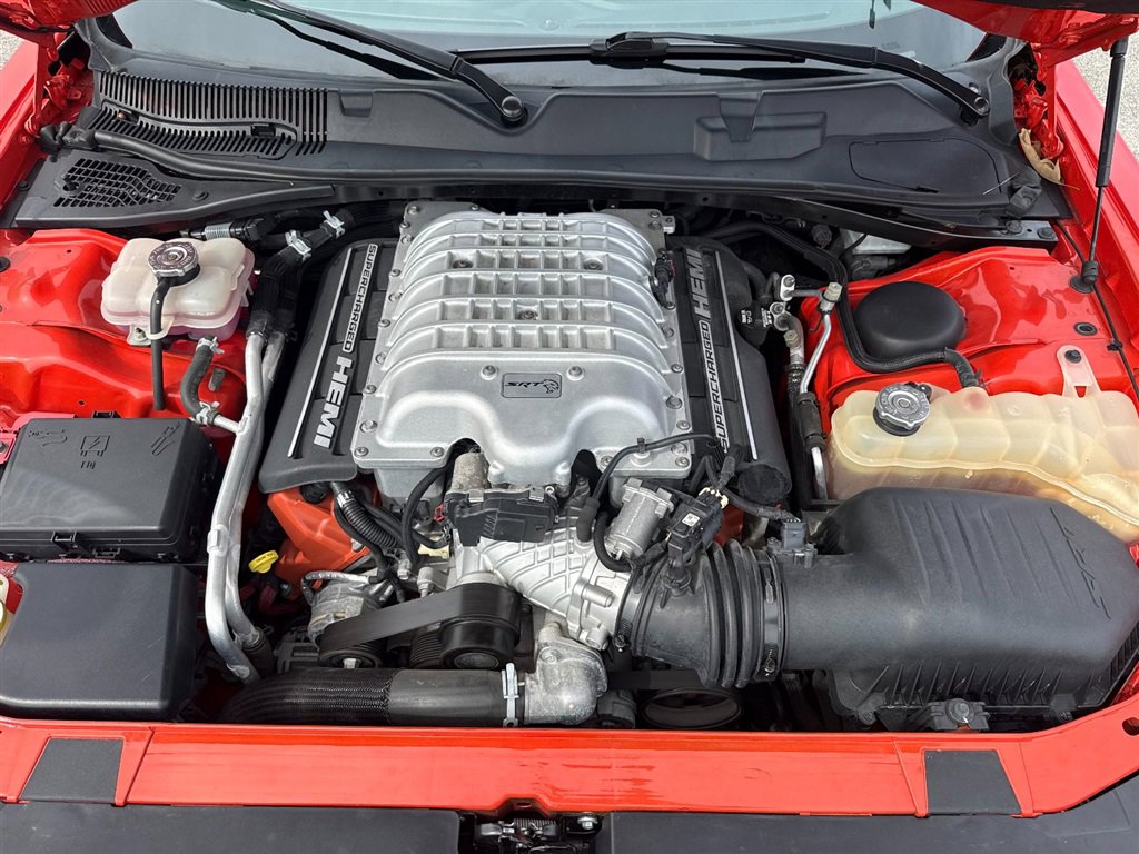 Used 2016 Dodge Challenger SRT Hellcat image 10