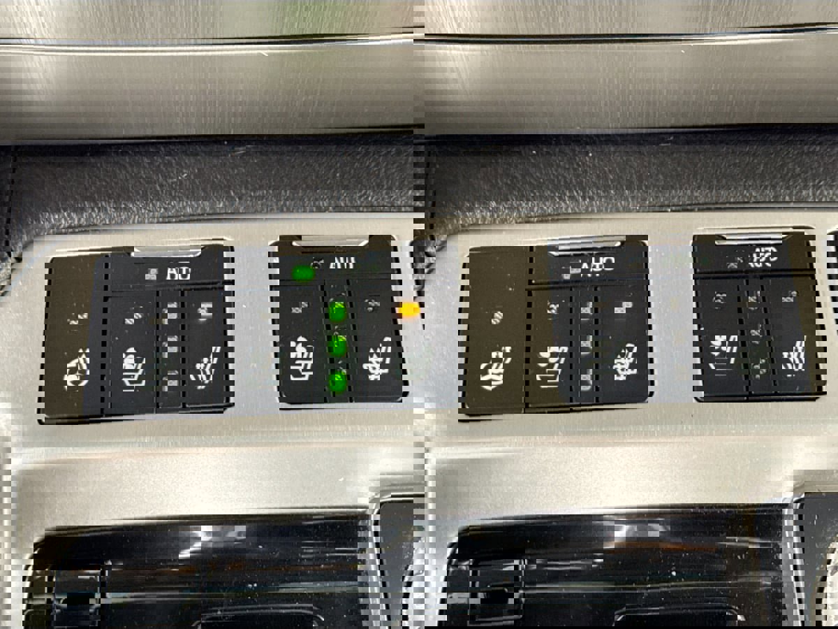 Used 2017 Toyota Land Cruiser image 27