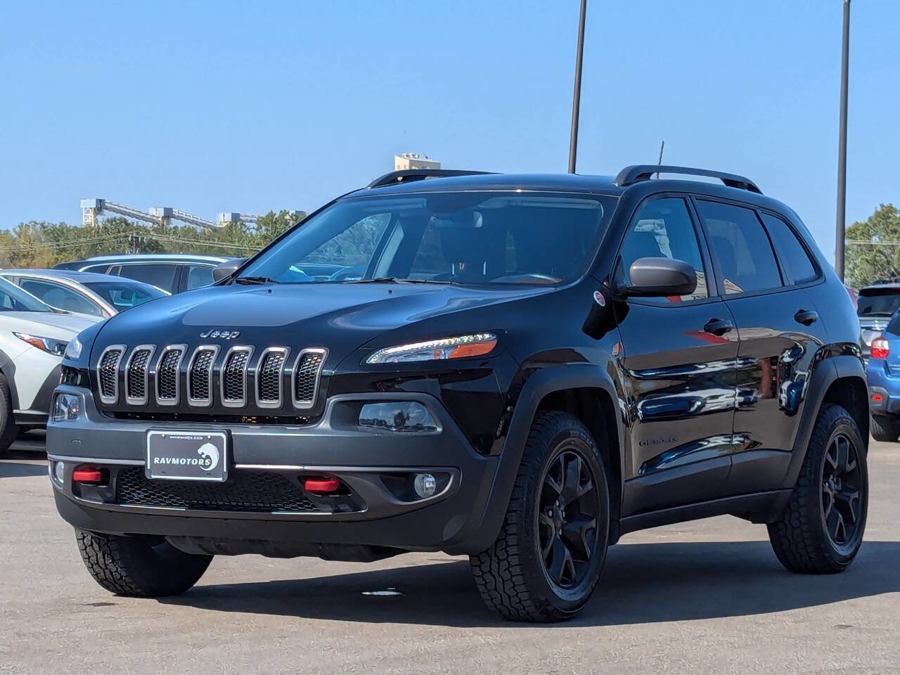 Used 2017 Jeep Cherokee Trailhawk w/ Cold Weather Group image 9