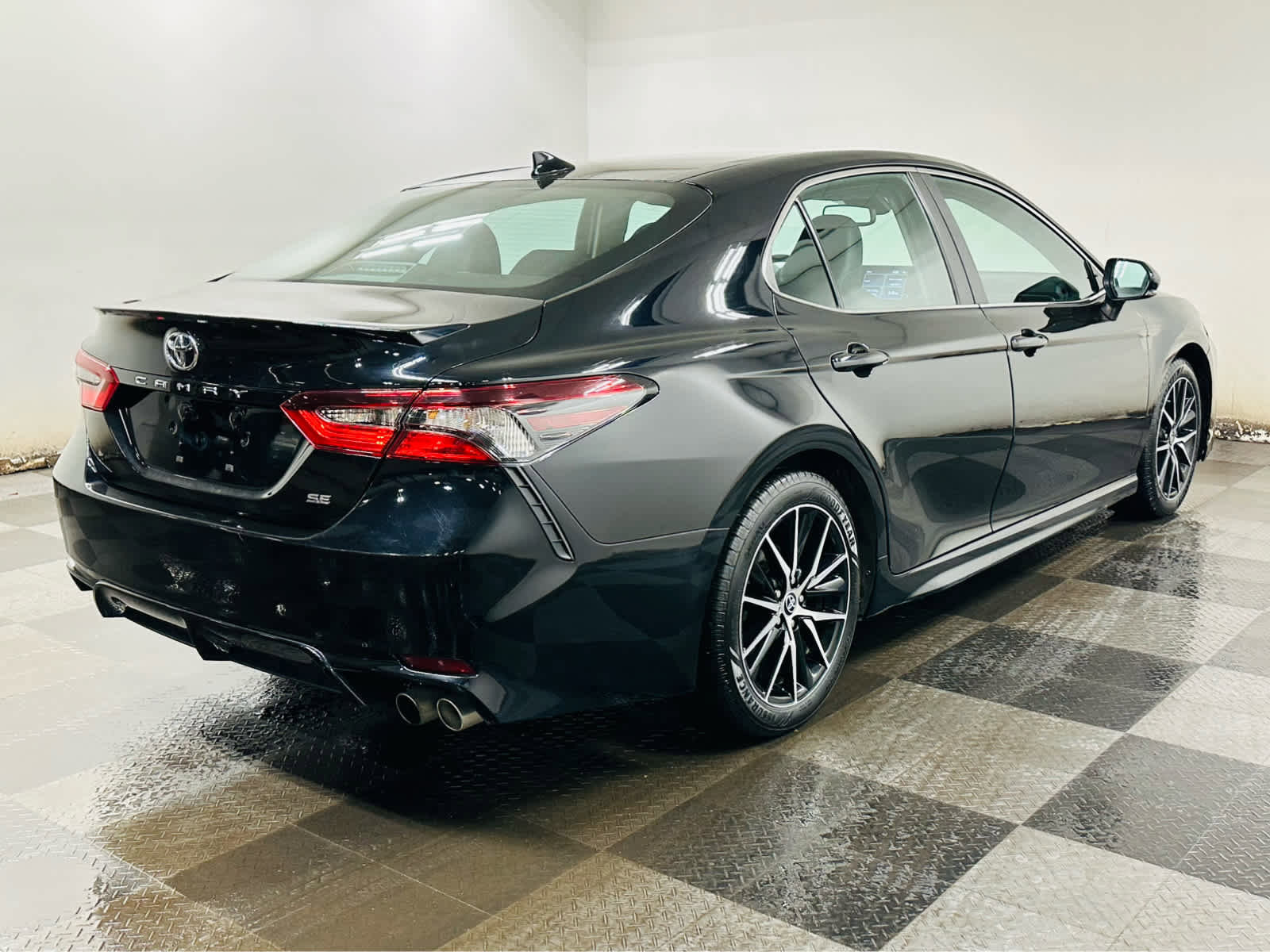 Used 2023 Toyota Camry SE image 6