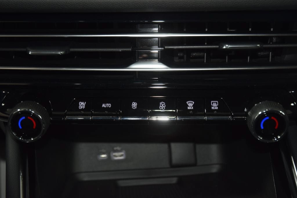 New 2026 Chevrolet Traverse Z71 w/ Enhanced Driving Package AWD/4WD image 32