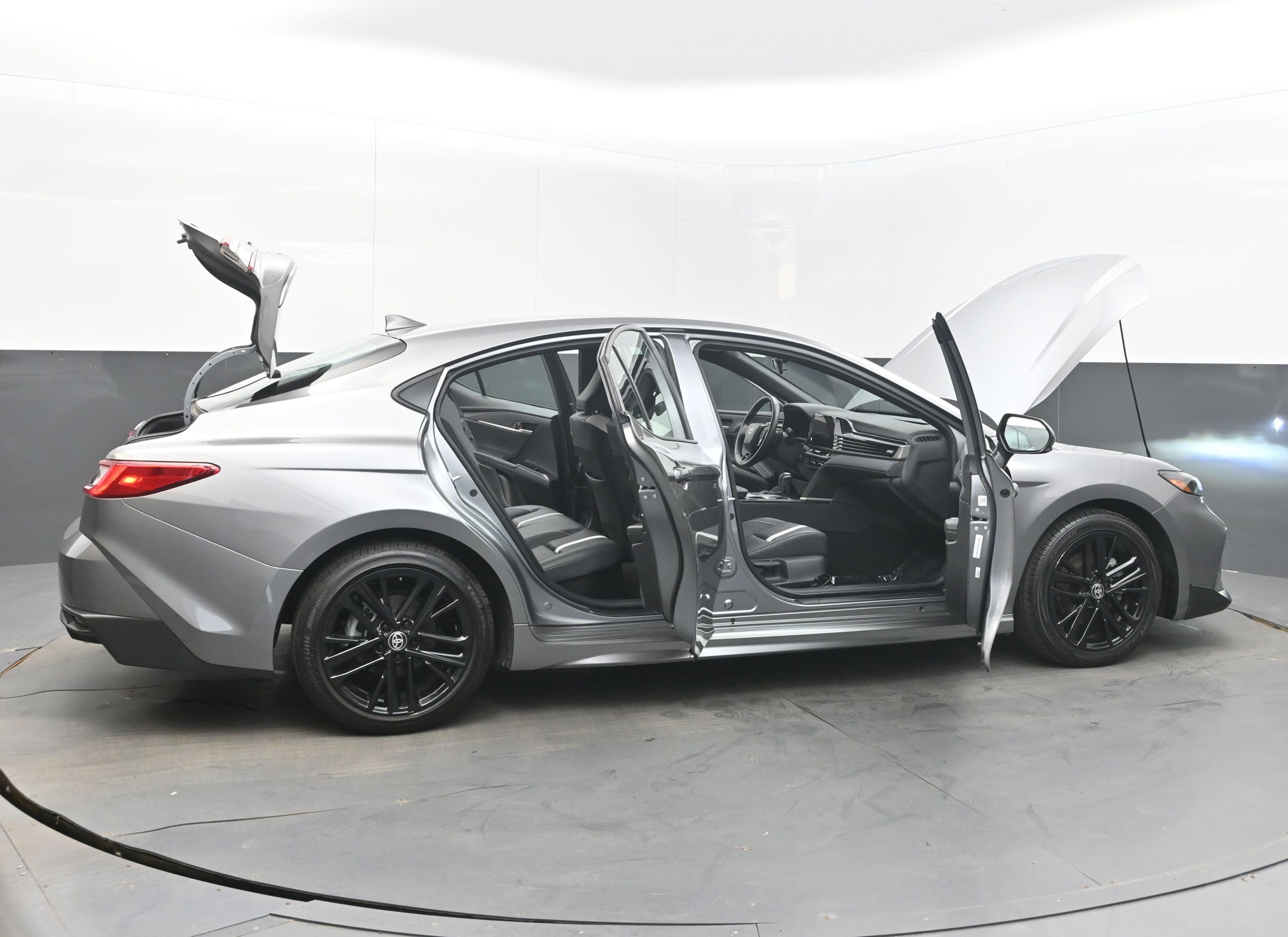 Used 2025 Toyota Camry SE FWD image 44