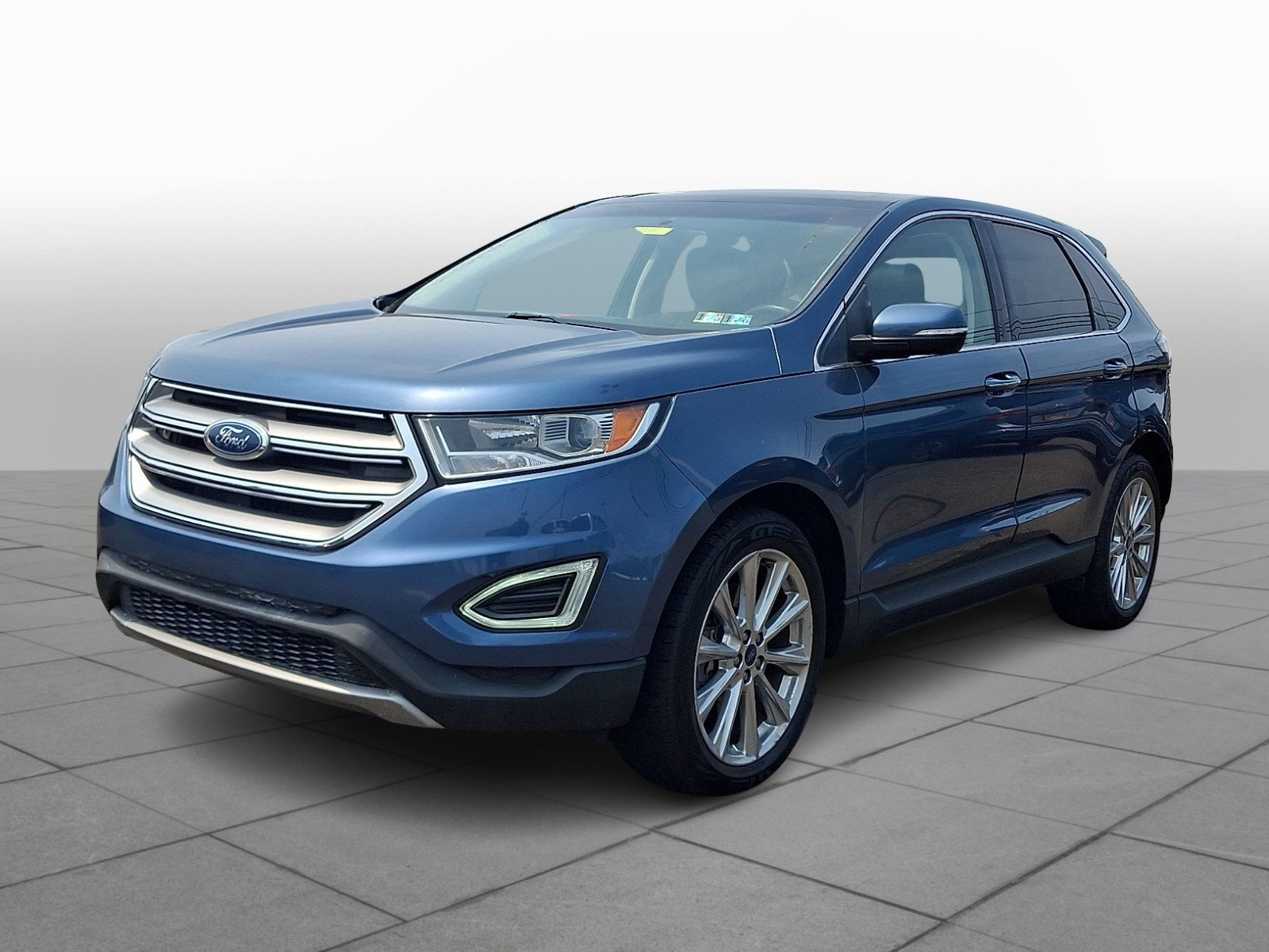 Used 2018 Ford Edge Titanium w/ Equipment Group 301A AWD/4WD image 4
