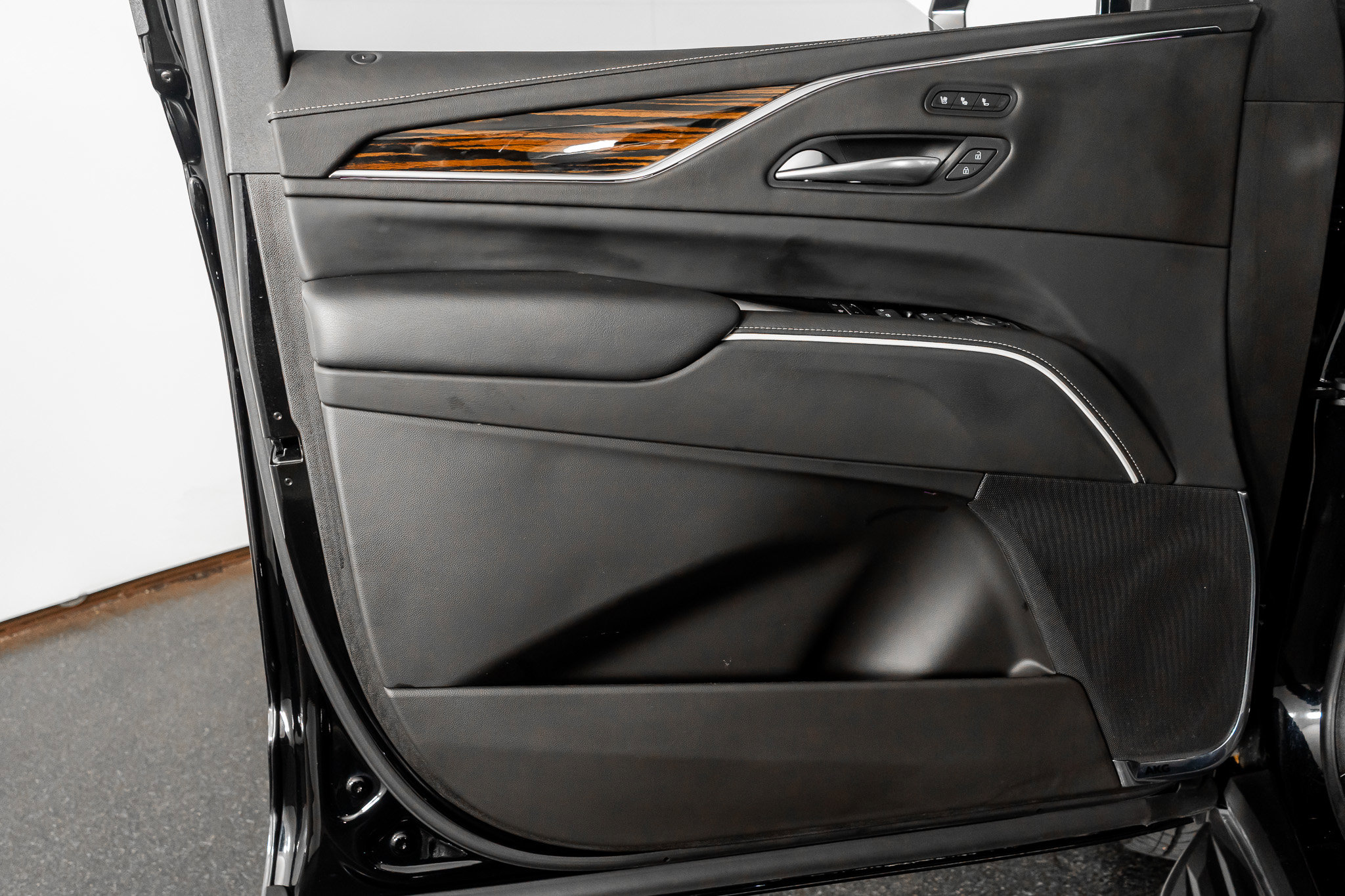 Used 2024 Cadillac Escalade ESV Premium Luxury image 49