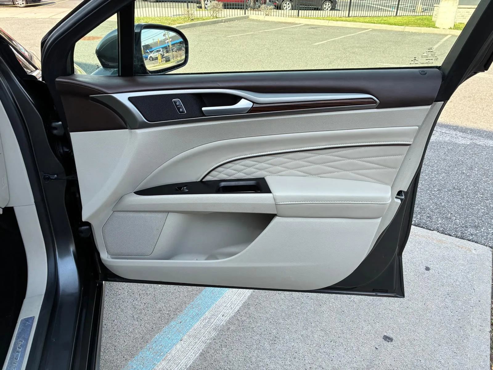 Used 2017 Ford Fusion Platinum AWD/4WD image 14