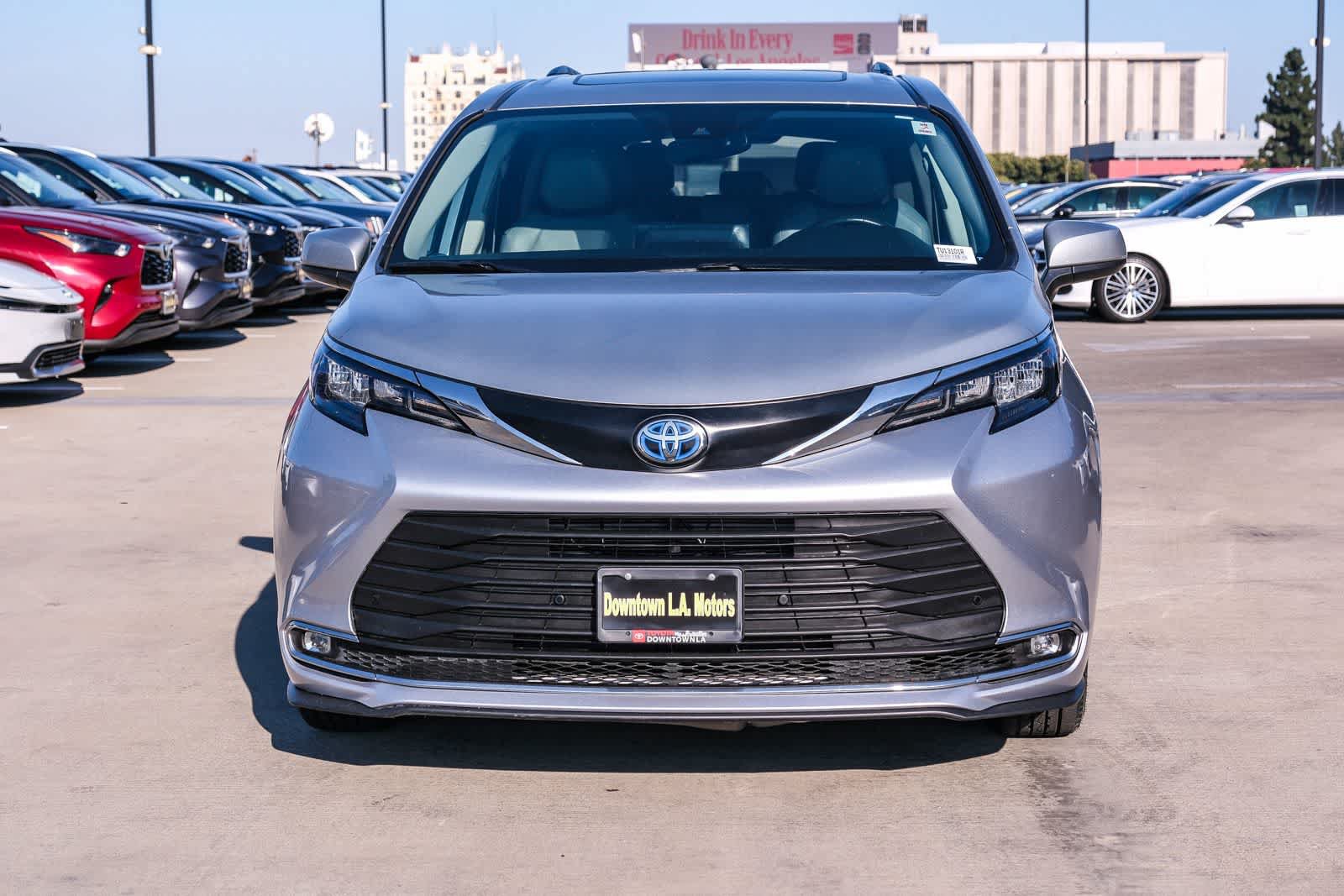 Certified 2024 Toyota Sienna XLE FWD image 2