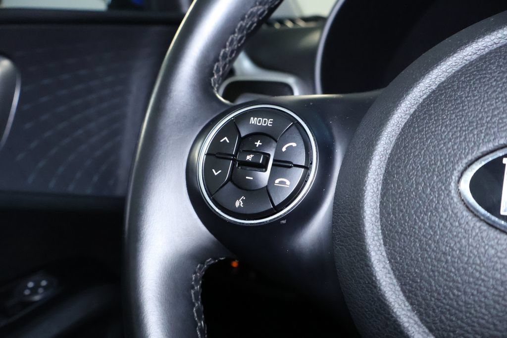 Used 2021 Kia Soul GT-Line FWD image 21