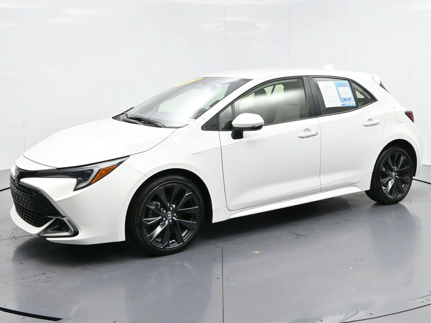 Used 2024 Toyota Corolla XSE FWD image 3