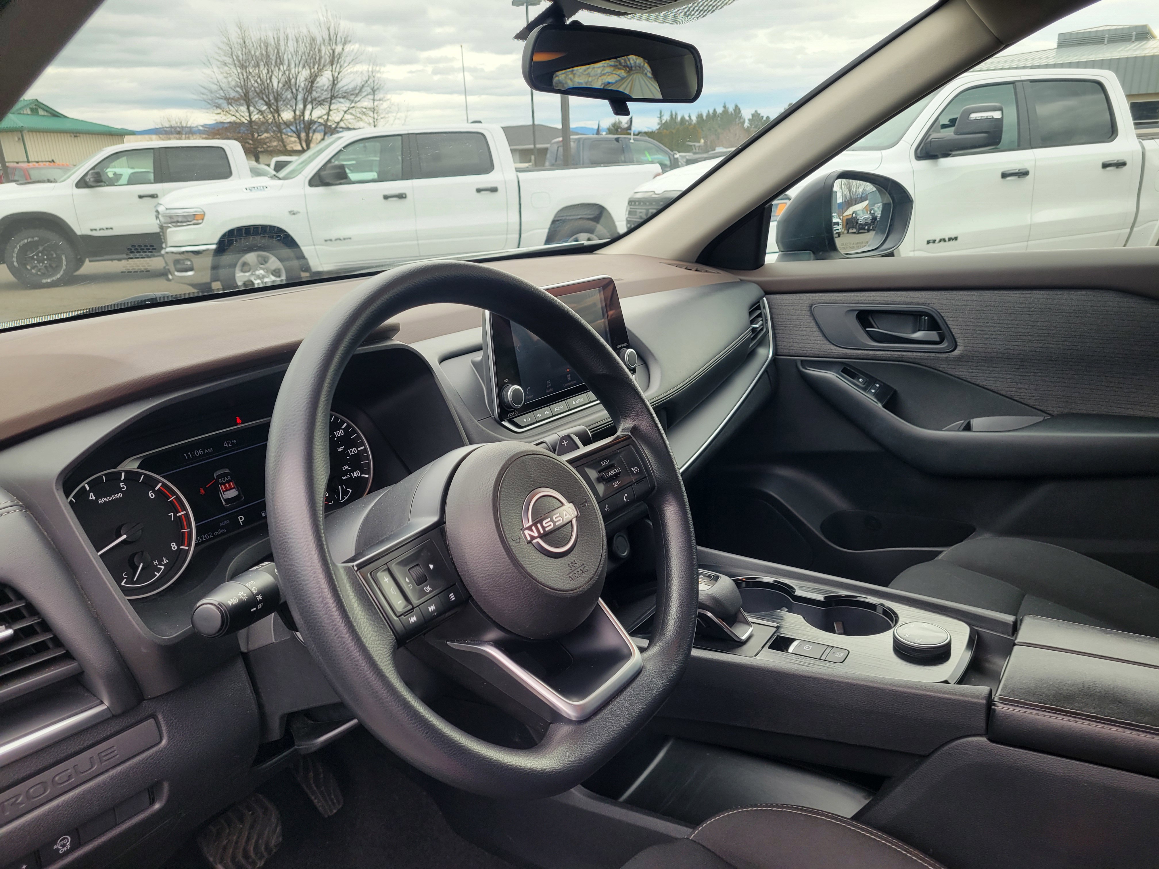 Used 2023 Nissan Rogue S AWD/4WD image 6