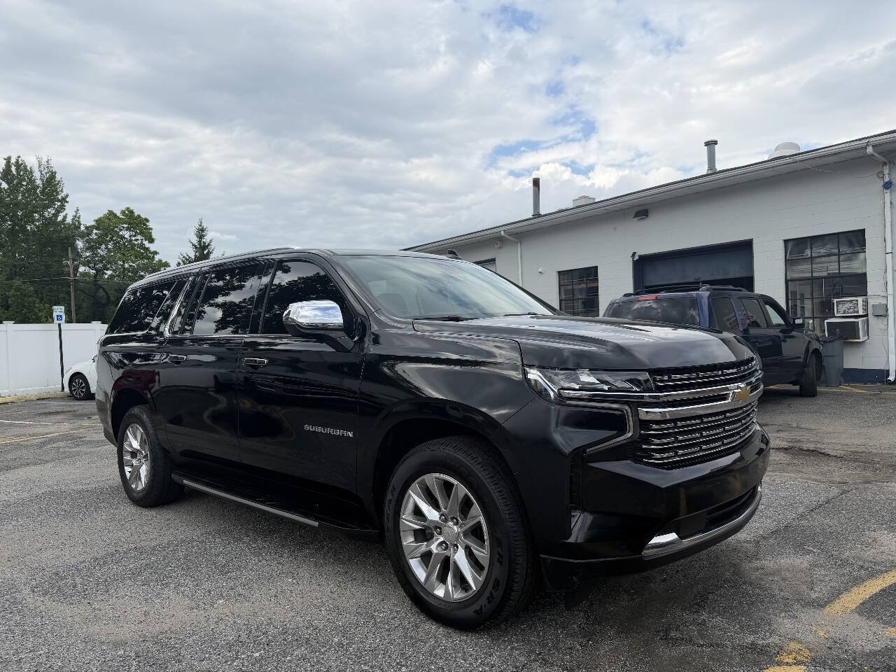 Used 2022 Chevrolet Suburban Premier RWD image 4