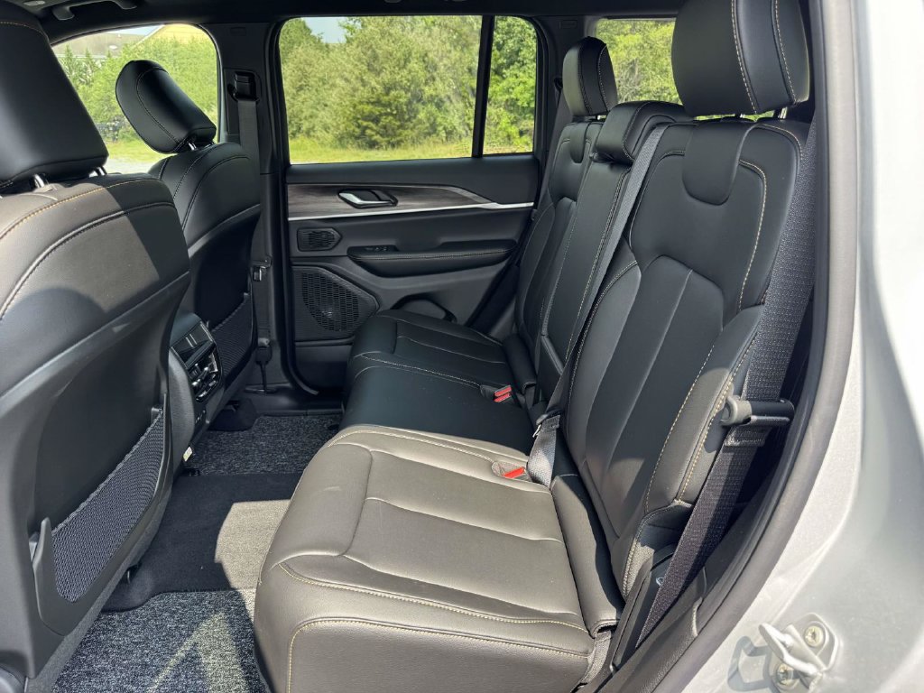 New 2026 Jeep Grand Cherokee Limited AWD/4WD image 15