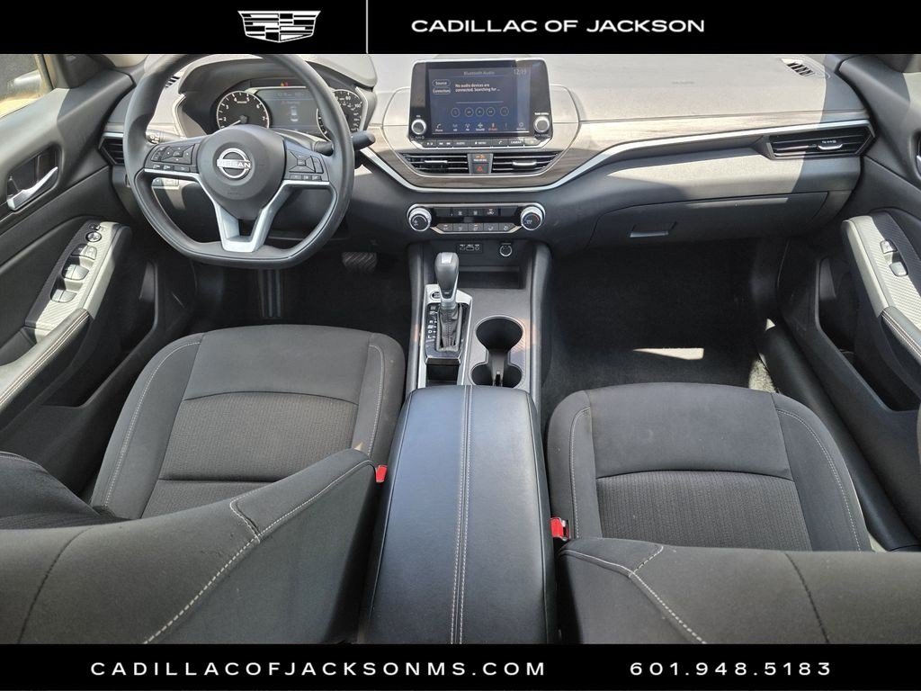 Used 2025 Nissan Altima 2.5 SV FWD image 9