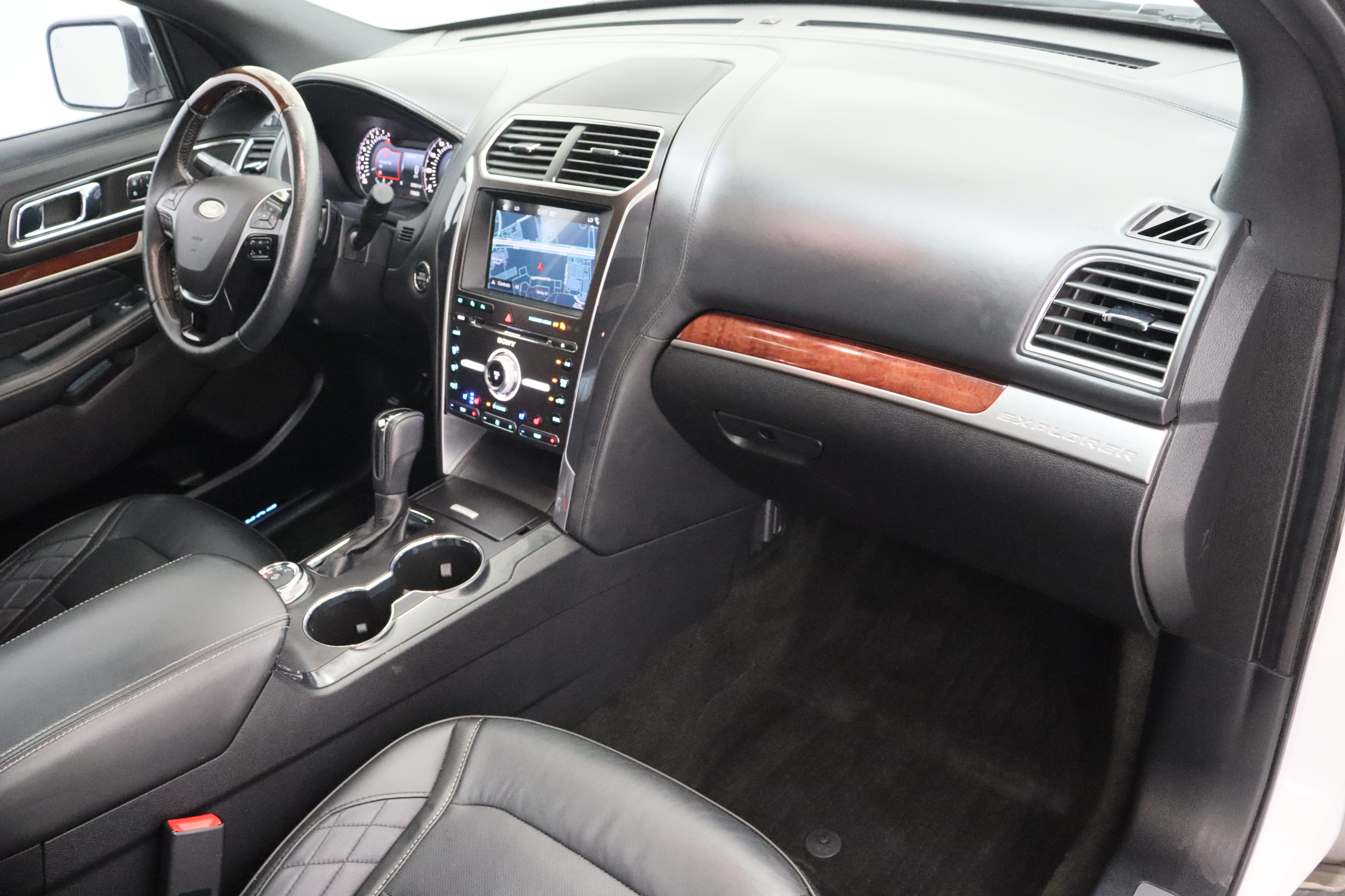 Used 2018 Ford Explorer Platinum AWD/4WD image 41