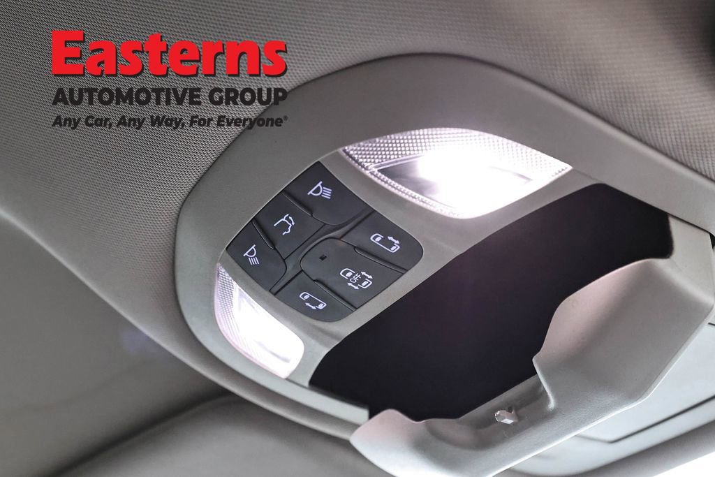 Used 2022 Chrysler Voyager LX FWD image 25