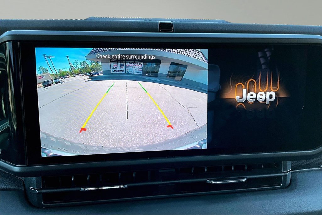 Certified 2025 Jeep Wrangler Unlimited Rubicon w/ Convenience Group AWD/4WD image 24