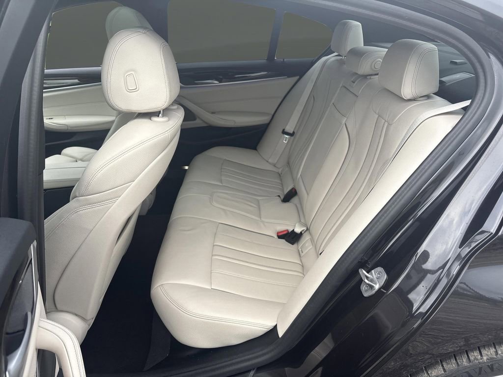 Used 2023 BMW 530i xDrive w/ Premium Package image 30