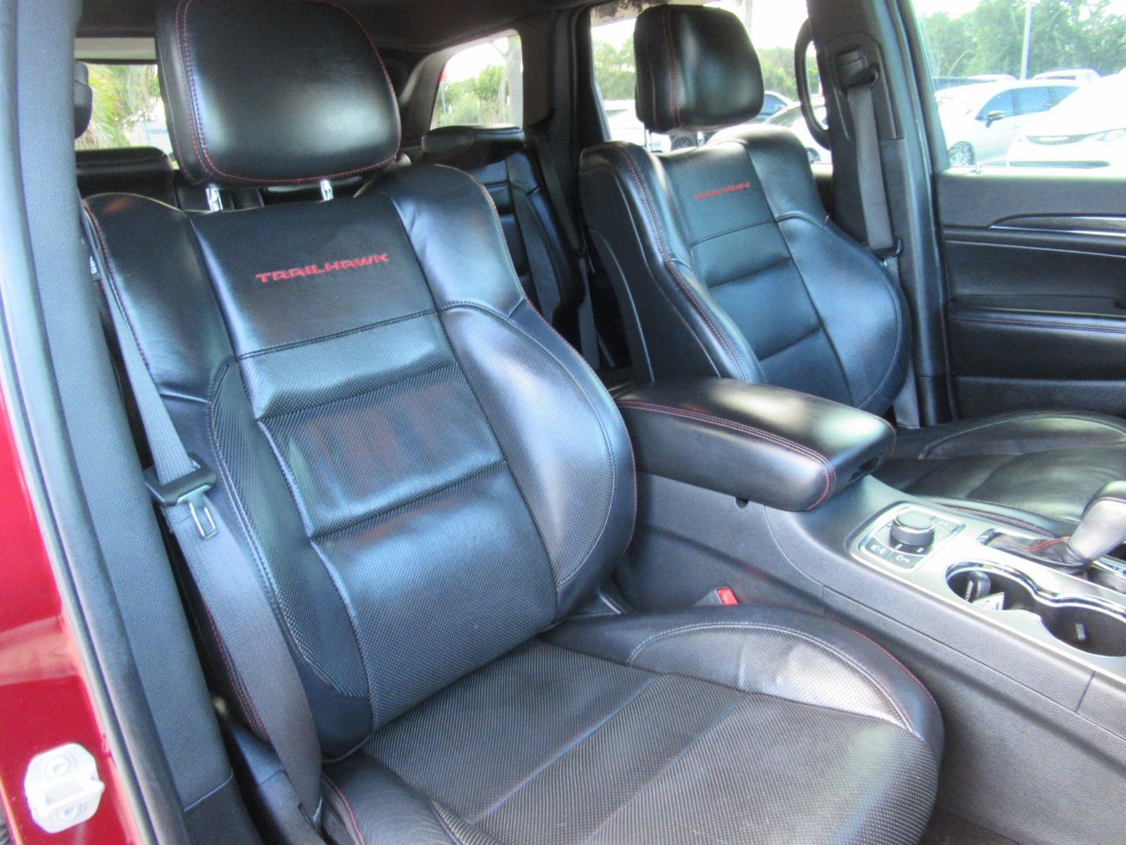 Used 2019 Jeep Grand Cherokee Trailhawk w/ Trailhawk Luxury Group AWD/4WD image 9