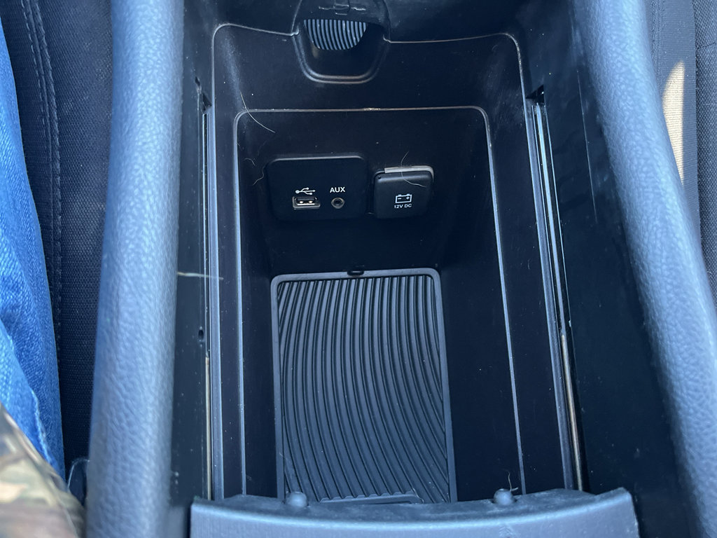 Used 2016 Chrysler 200 Limited w/ Convenience Group image 18