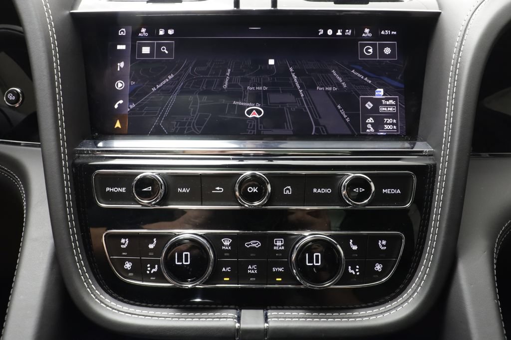 Used 2021 Bentley Bentayga AWD/4WD image 12