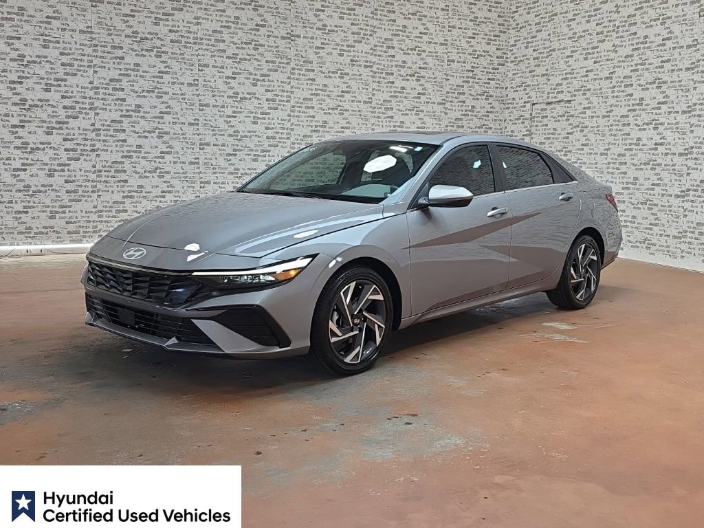 Used 2025 Hyundai Elantra SEL FWD image 3