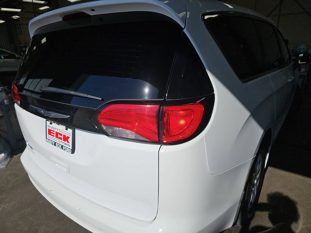 Used 2023 Chrysler Voyager LX FWD image 33
