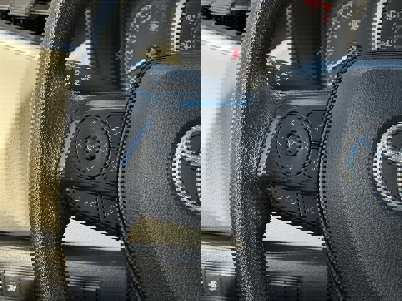 Used 2022 Toyota Corolla LE image 12