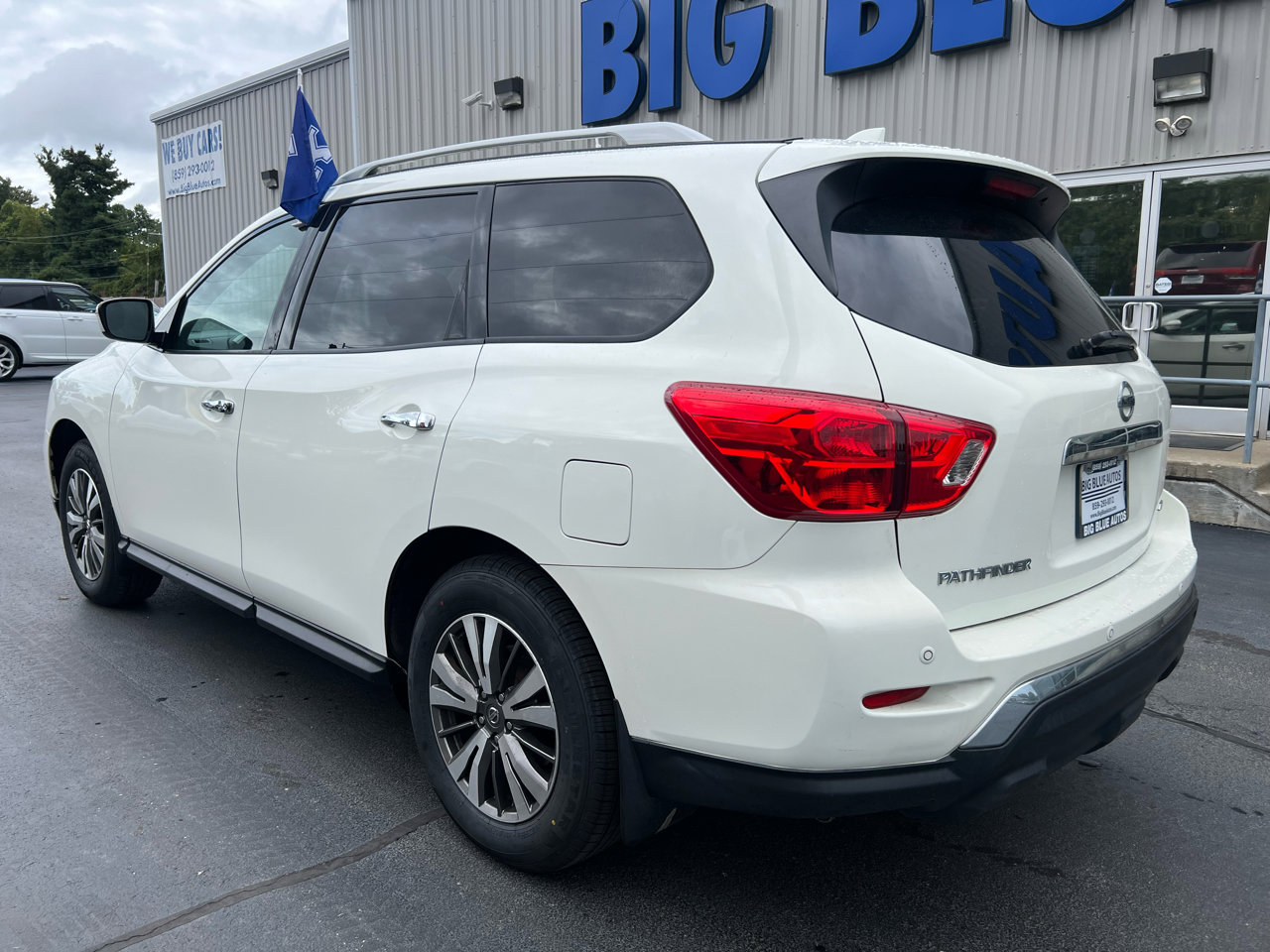 Used 2019 Nissan Pathfinder S image 3