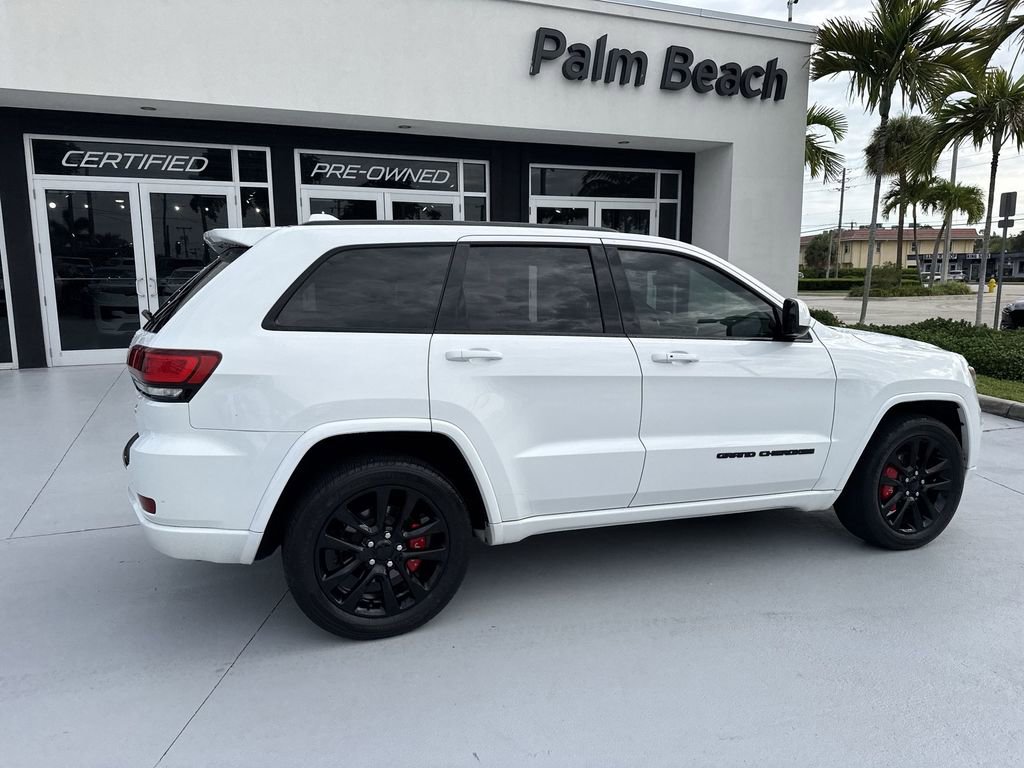 Used 2018 Jeep Grand Cherokee Altitude RWD image 4