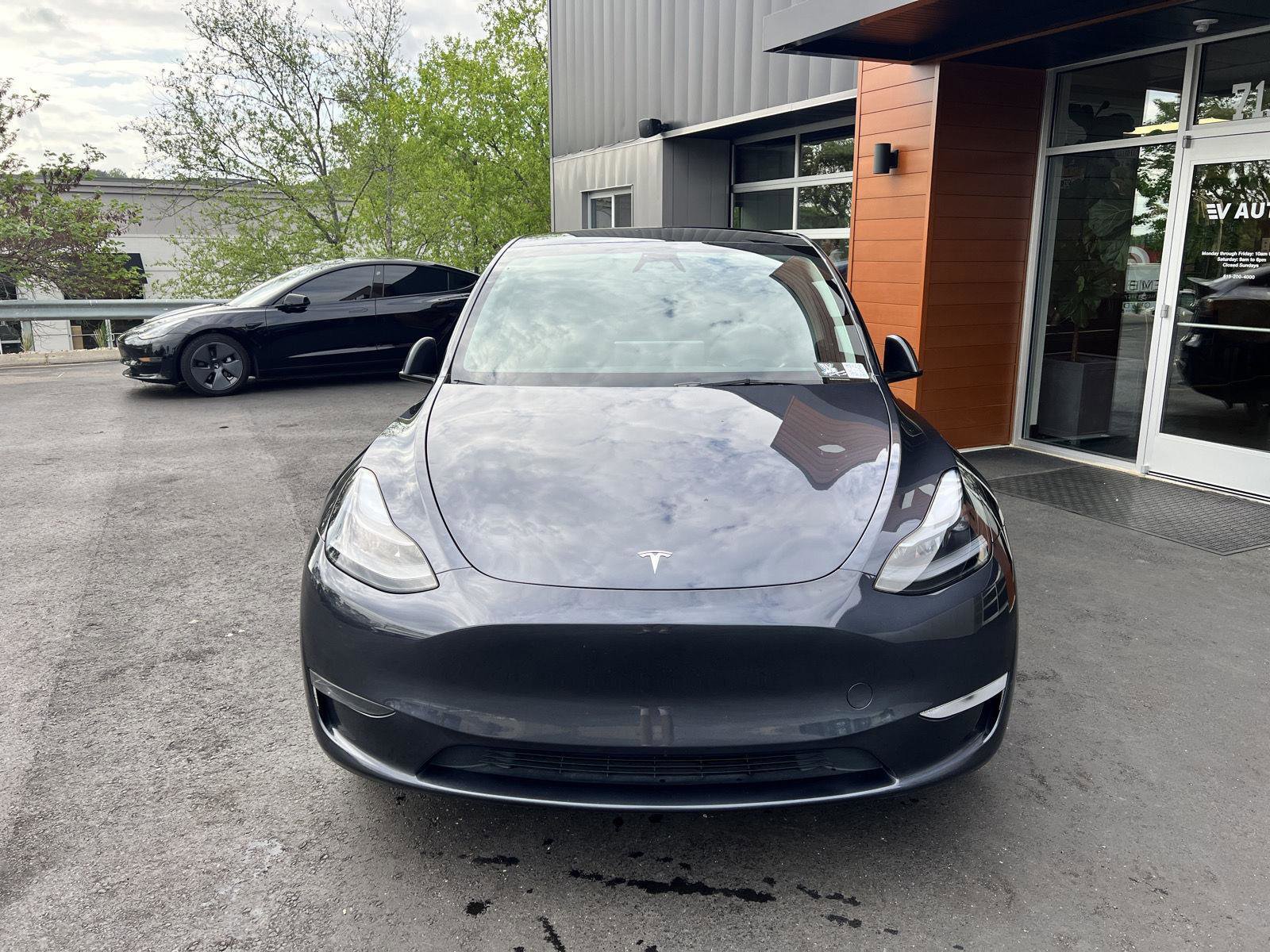 Used 2024 Tesla Model Y Long Range AWD/4WD image 2