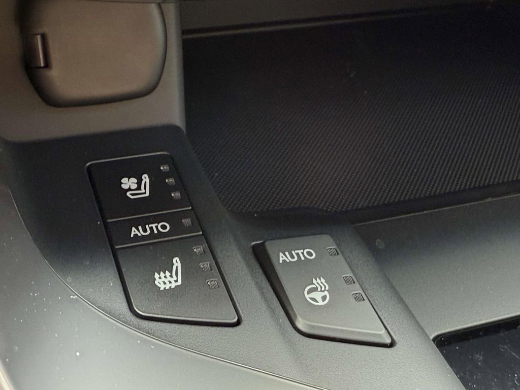 Used 2024 Lexus LX 600 F Sport image 27