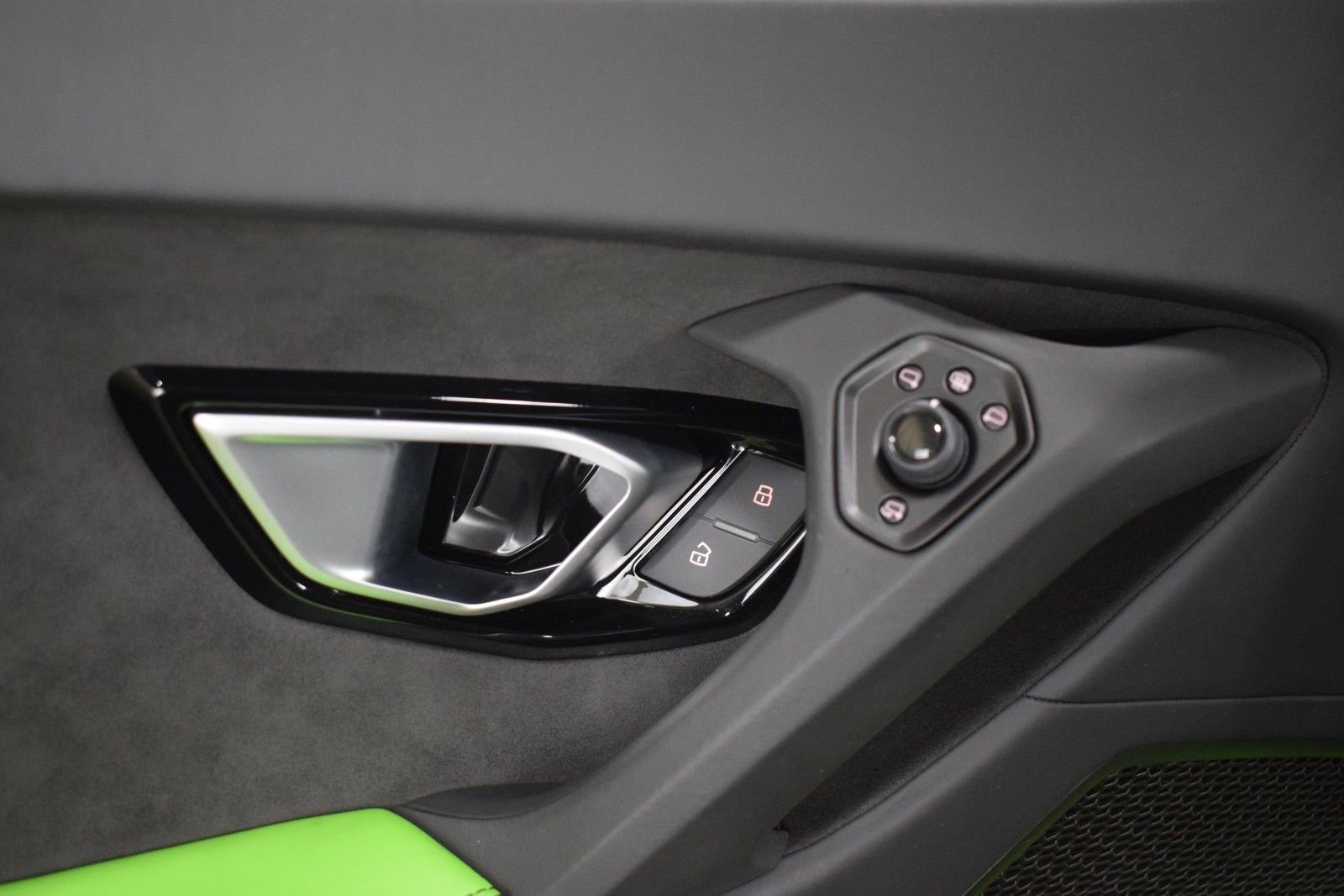 Used 2020 Lamborghini Huracan EVO image 41