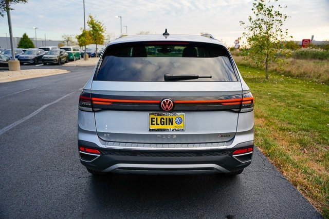 Certified 2025 Volkswagen Taos SE w/ Panoramic Sunroof Package image 28