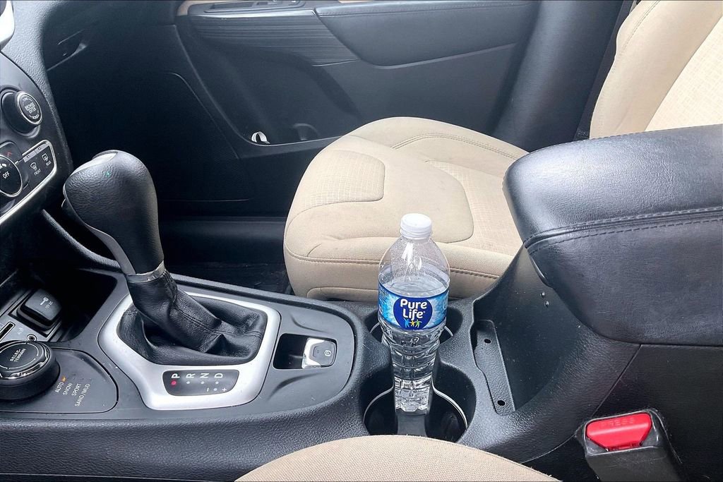 Used 2016 Jeep Cherokee Latitude w/ Safety/Convenience Group image 21