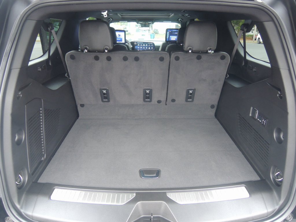 Used 2025 Chevrolet Suburban High Country image 34