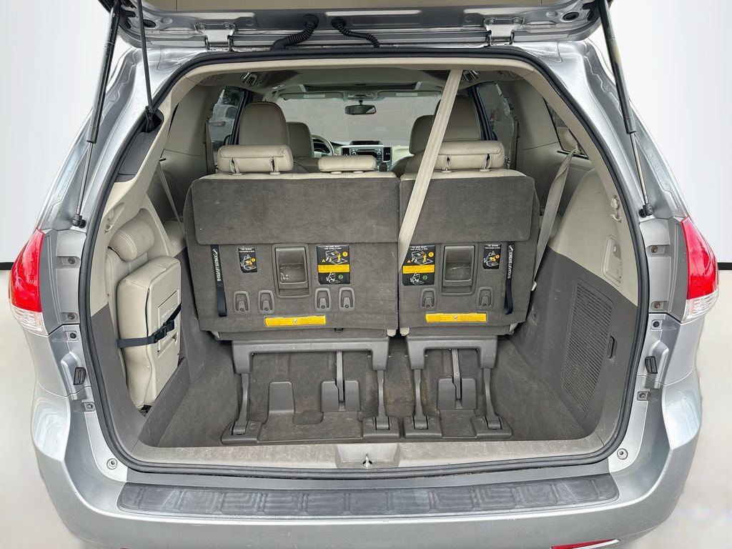 Used 2011 Toyota Sienna XLE FWD image 29