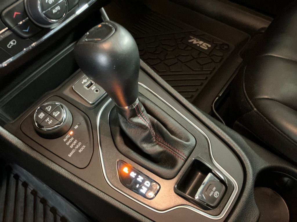 Certified 2022 Jeep Cherokee Trailhawk AWD/4WD image 24