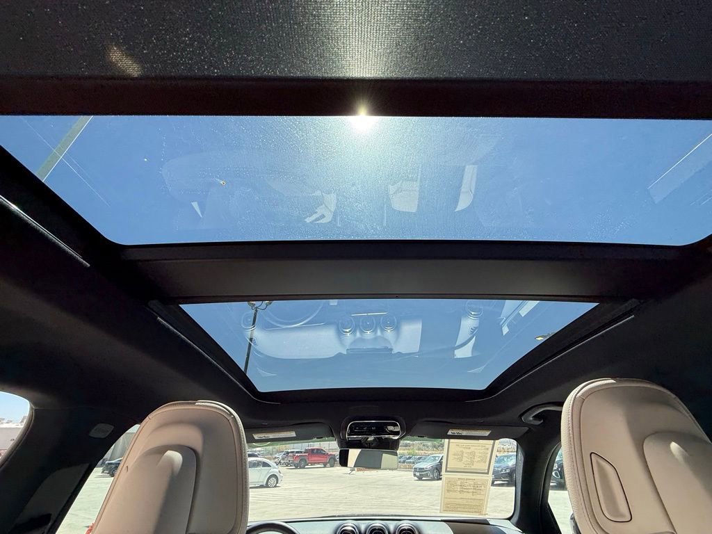 Used 2025 Mercedes-Benz GLC 300 image 11