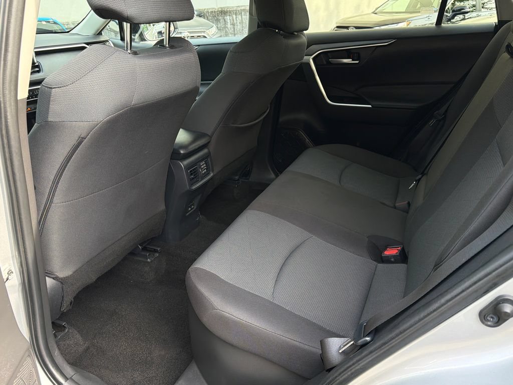 Used 2025 Toyota RAV4 XLE AWD/4WD image 17