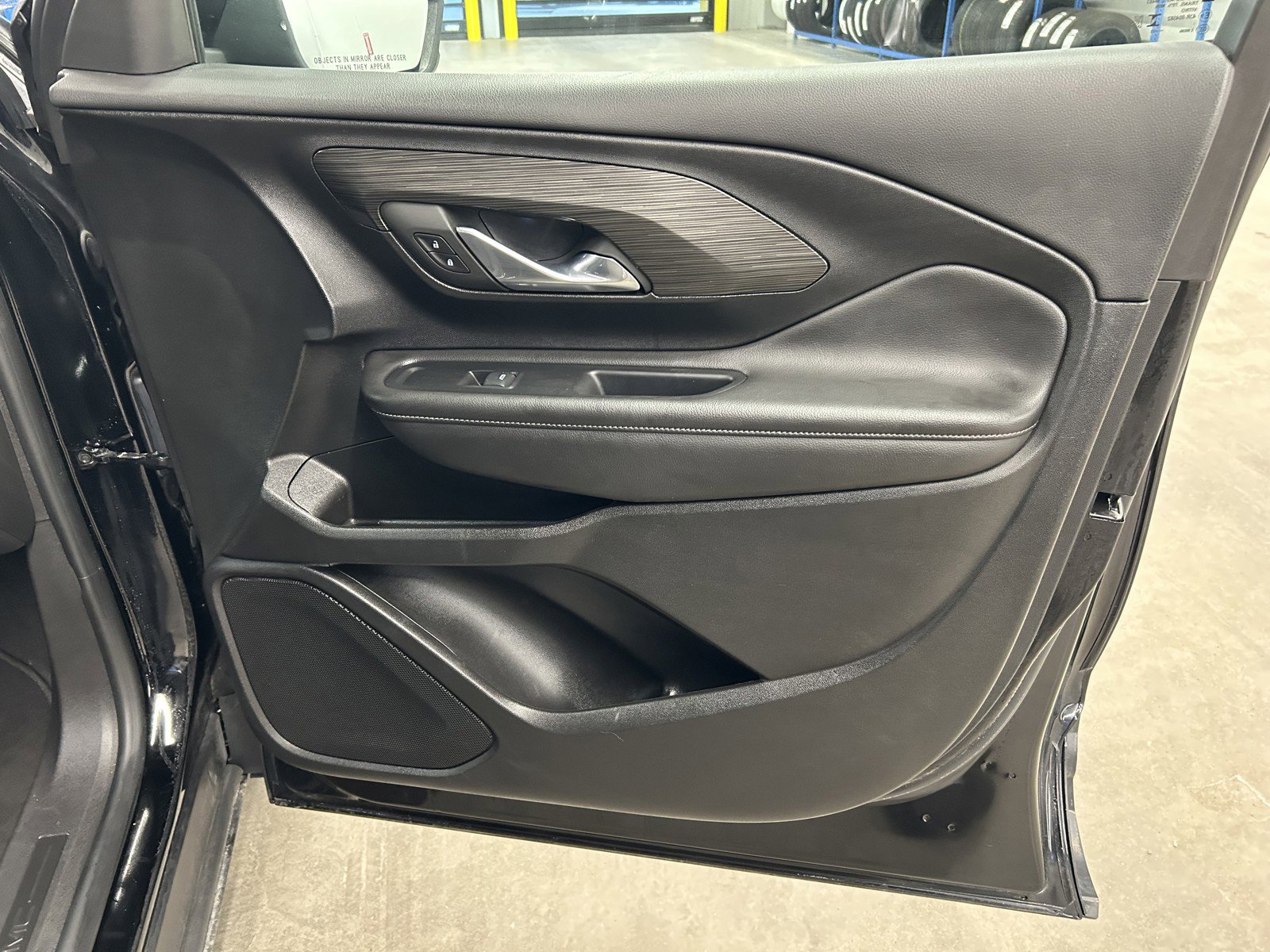 Used 2023 GMC Terrain SLT image 17