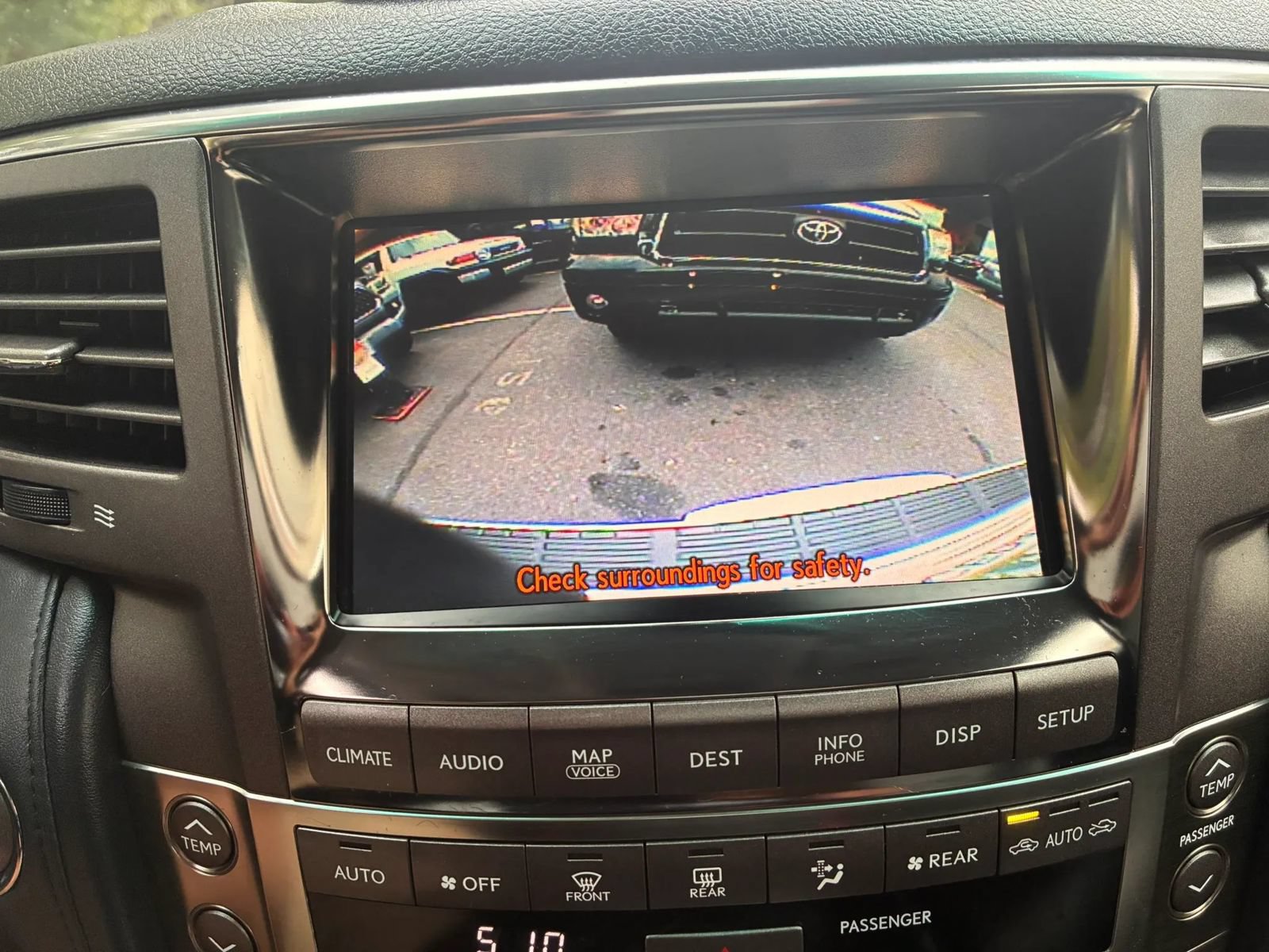 Used 2011 Lexus LX 570 4WD w/ Luxury Pkg image 28