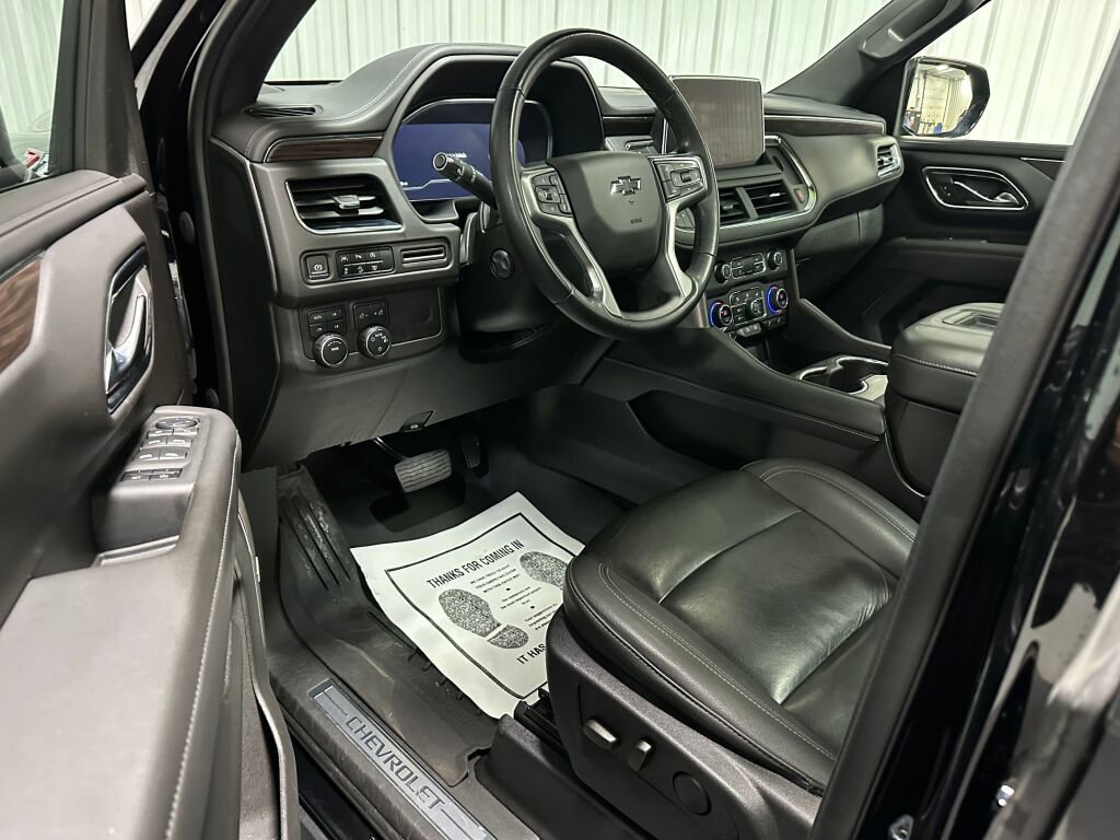 Used 2023 Chevrolet Tahoe Z71 w/ Luxury Package AWD/4WD image 7