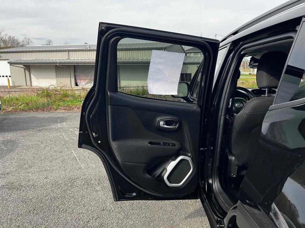 Used 2018 Jeep Renegade Latitude image 15