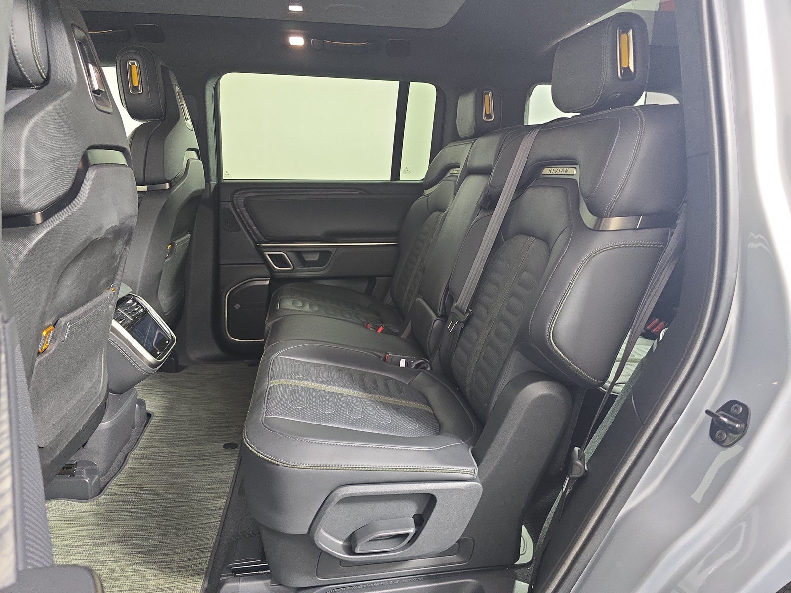 Used 2024 Rivian R1S Adventure AWD/4WD image 21