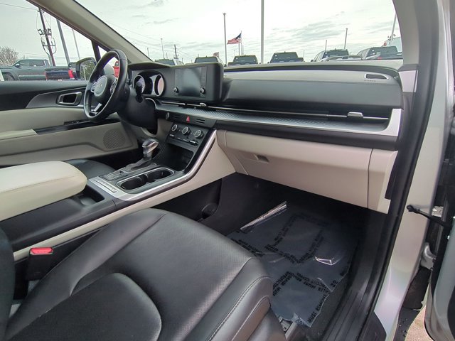 Used 2023 Kia Carnival LX image 21