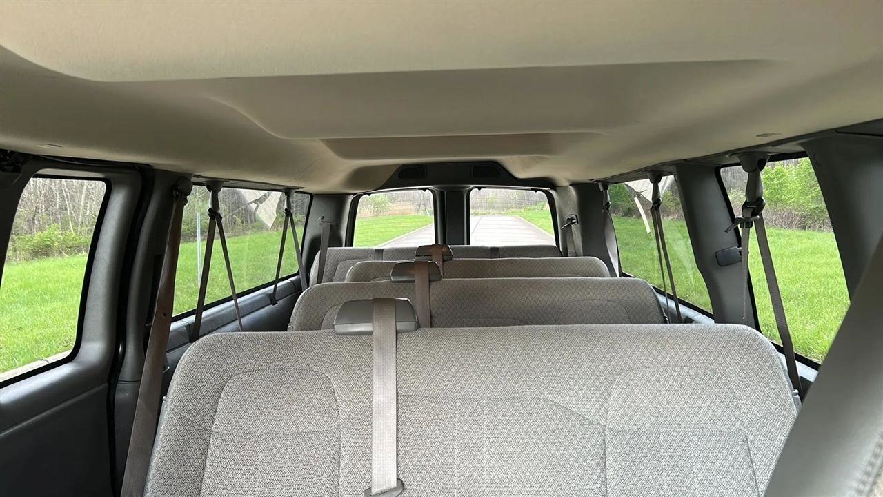 Used 2018 Chevrolet Express 3500 LT w/ LT Preferred Equipment Group RWD image 35